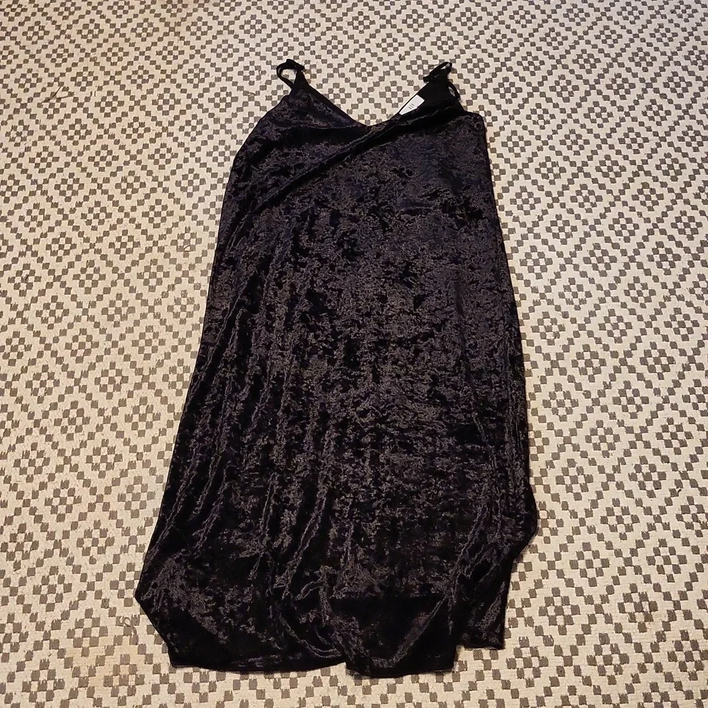 NSR Velvet Midi Slipdress - Picture 4 of 11